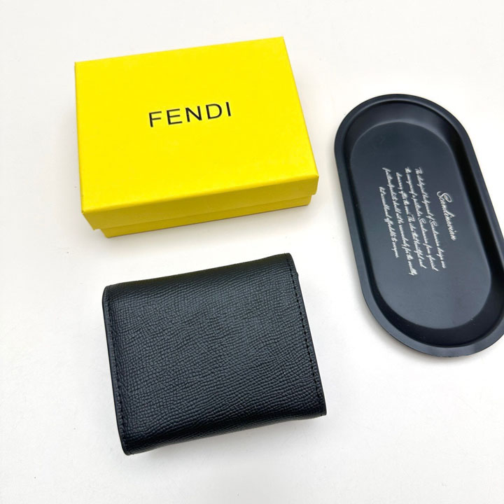フェンディ レディース 三つ折り財布