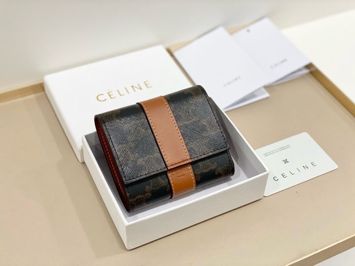 CELINE TRIOMPHE チェーンウォレット