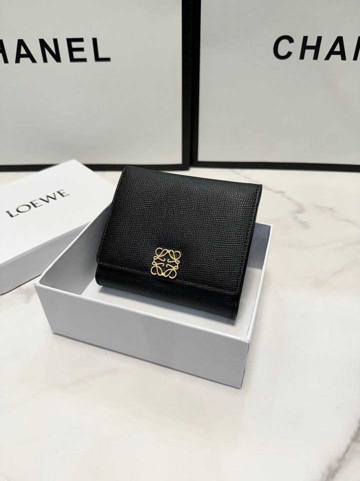 ロエベ アナグラム 三つ折り財布