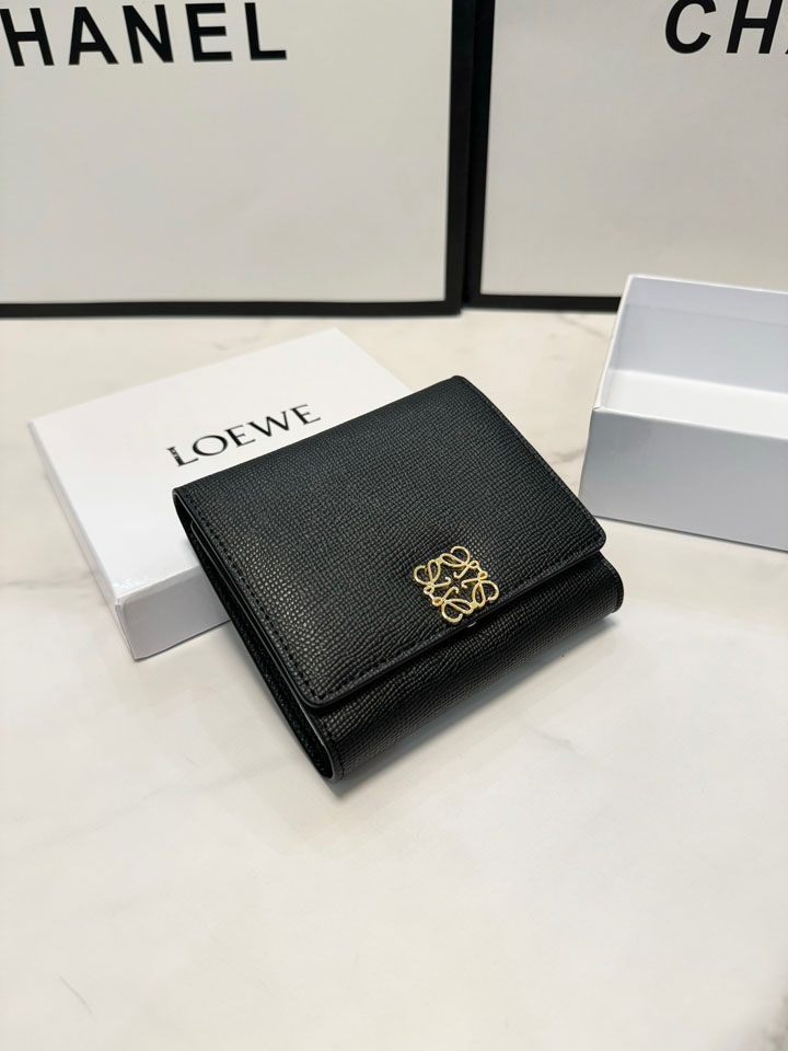 LOEWE ウォレット 女性