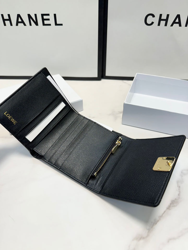 ロエベ 財布 三つ折り