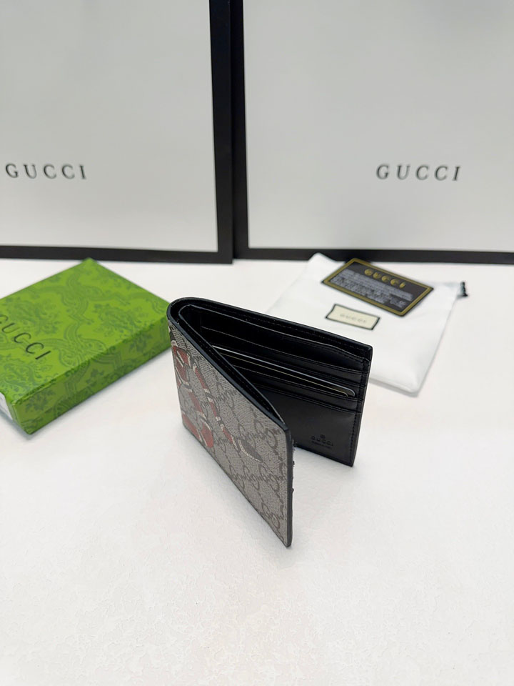 グッチ 財布 蛇