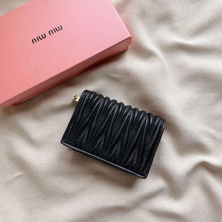 MIUMIU マテラッセ 財布