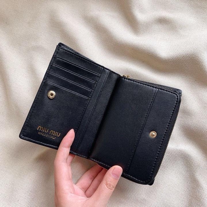 MIUMIU ミニ 財布