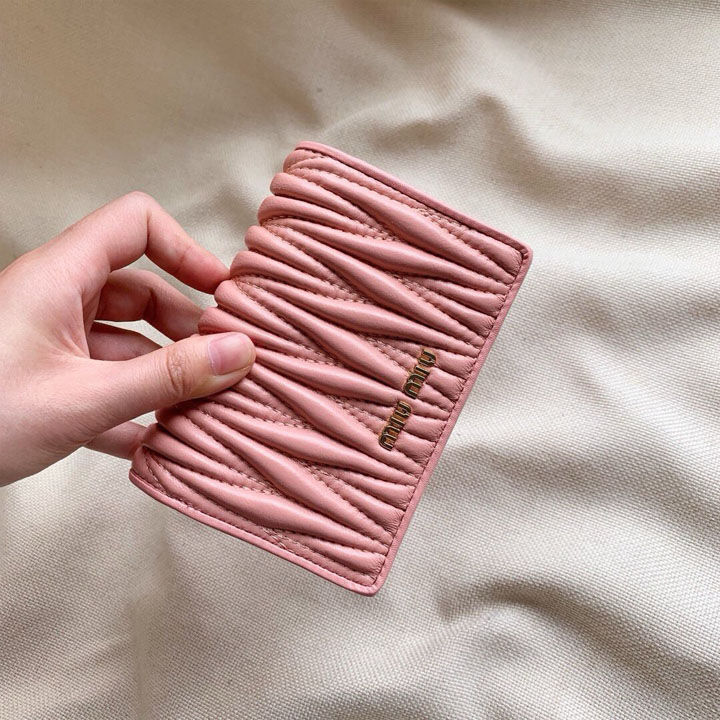 MIUMIU 財布 人気
