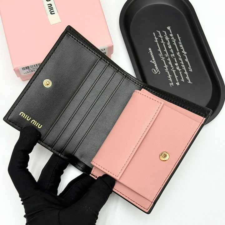 MIU MIU 折り財布 レディース