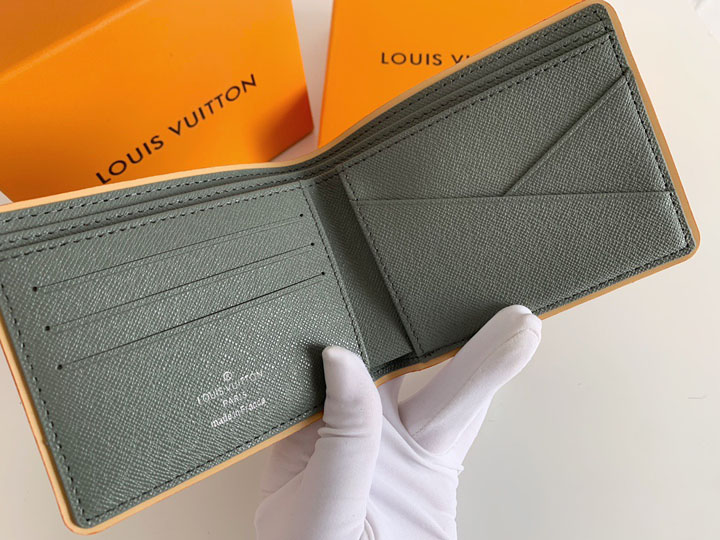 ルイヴィトン ミュルティプル 二つ折り財布