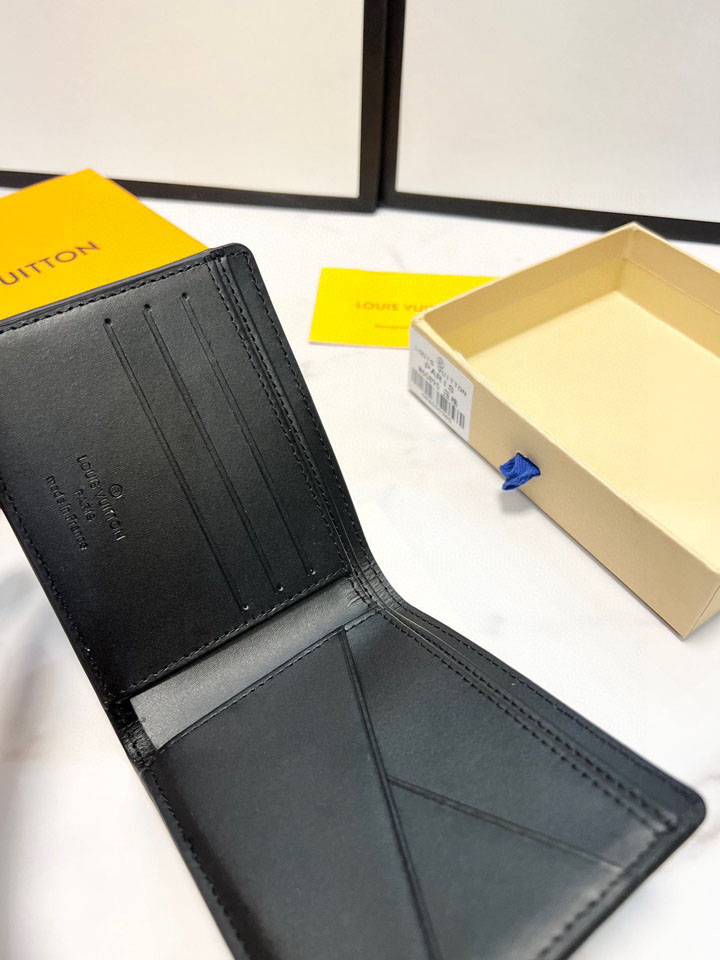 ルイヴィトン エンボスレザー 二つ折り財布
