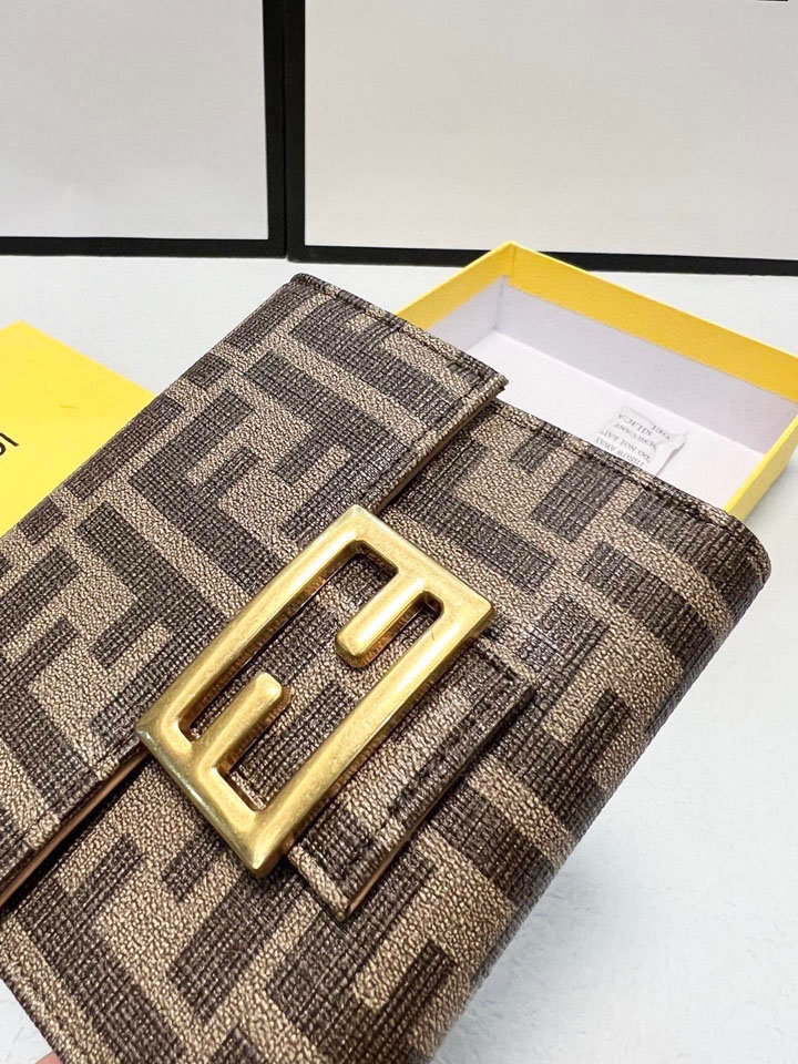 FENDI ミニ財布 レディース