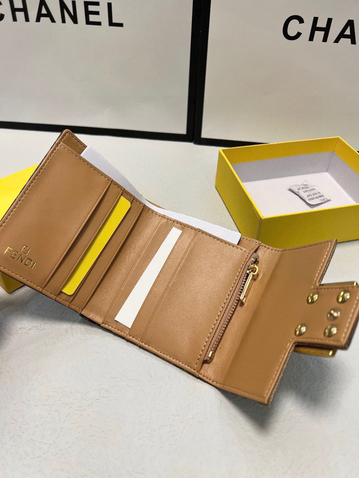 FENDI ミニ 財布 レディース