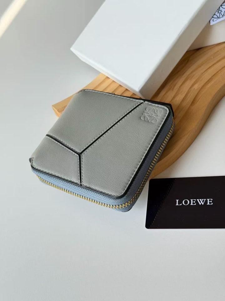 ロエベ 財布 プレゼント
