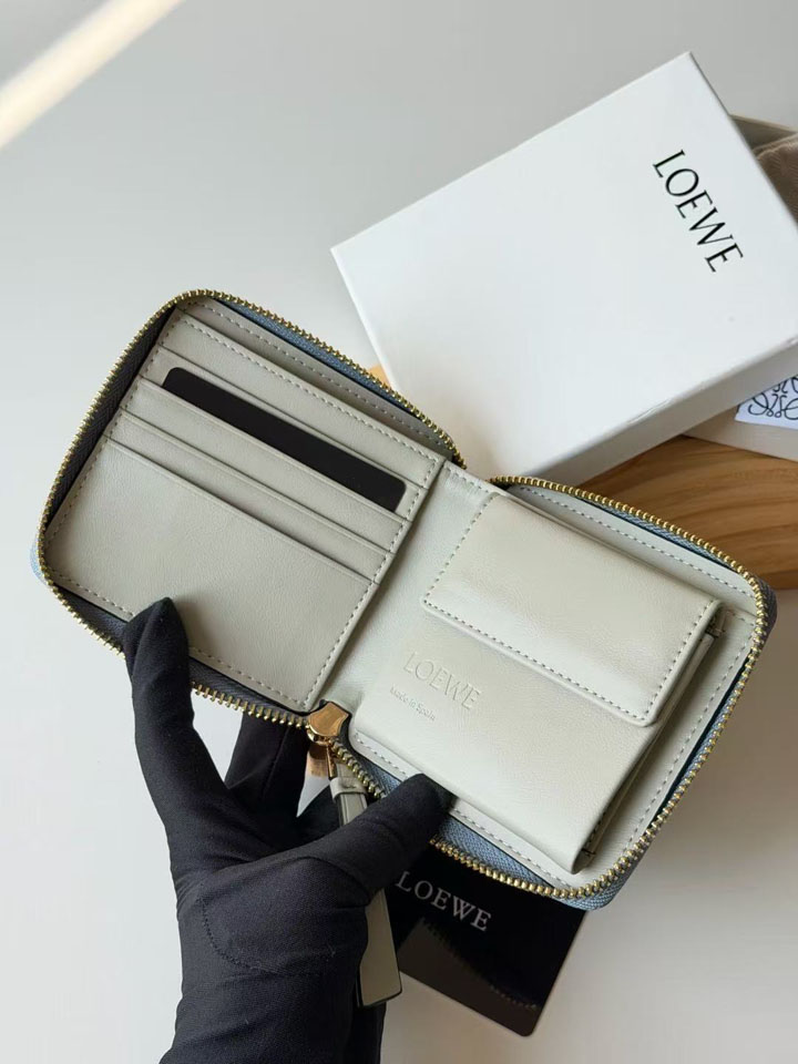 LOEWE カーフレザー 財布 二つ折り
