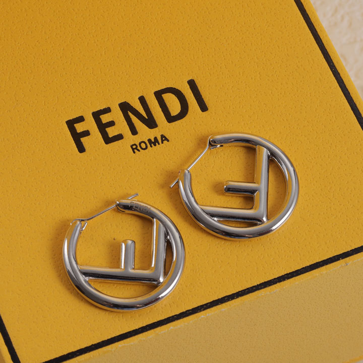 FENDI ピアス アクセサリー