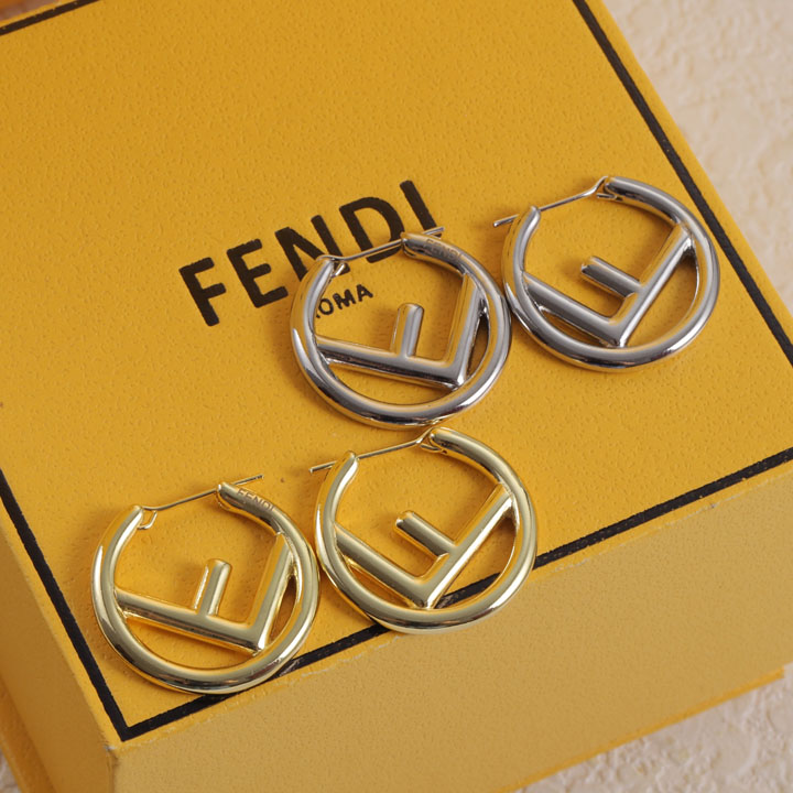 フェンディ ピアス