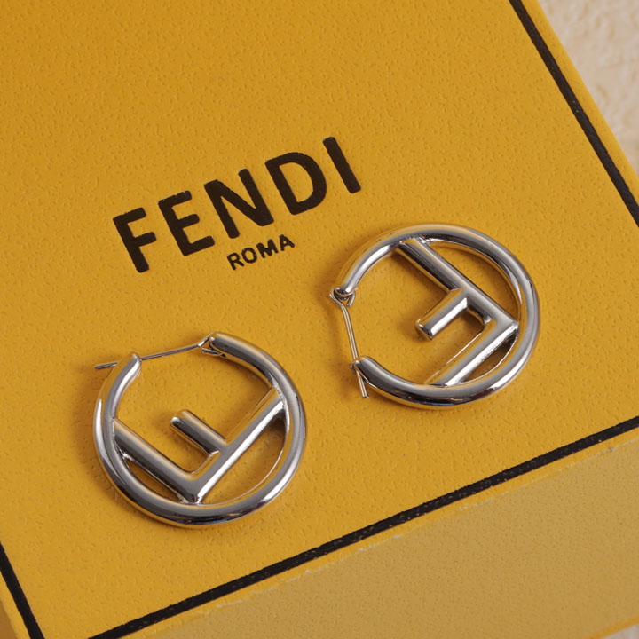 FENDI エフ イズ ピアス
