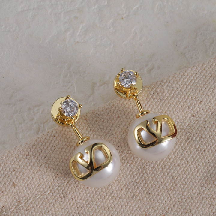 VALENTINO シグネチャー ピアス