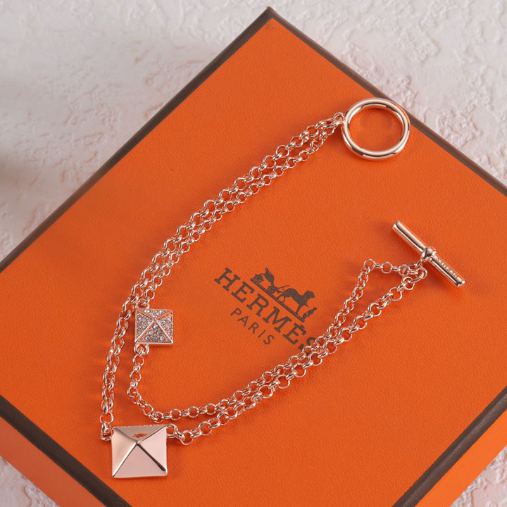 HERMES 手元 コーデ