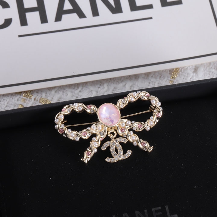 CHANEL 胸飾り