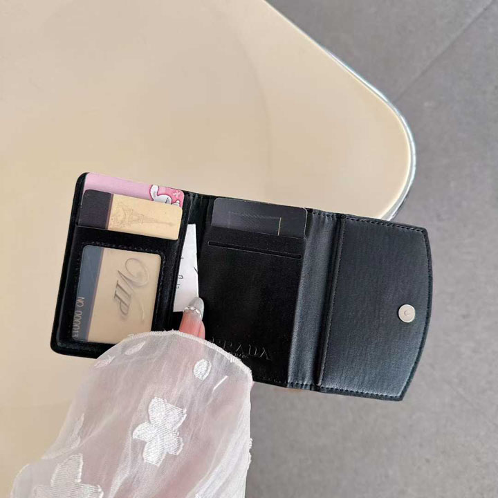 プラダ 財布 三つ折り