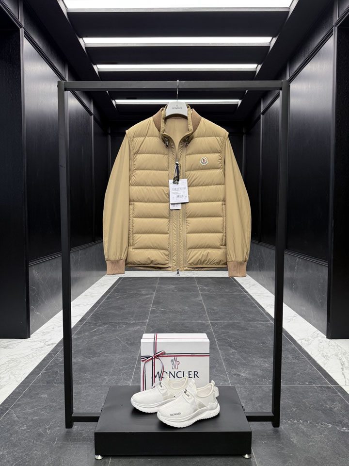 MONCLER ロゴ付き ショートダウン