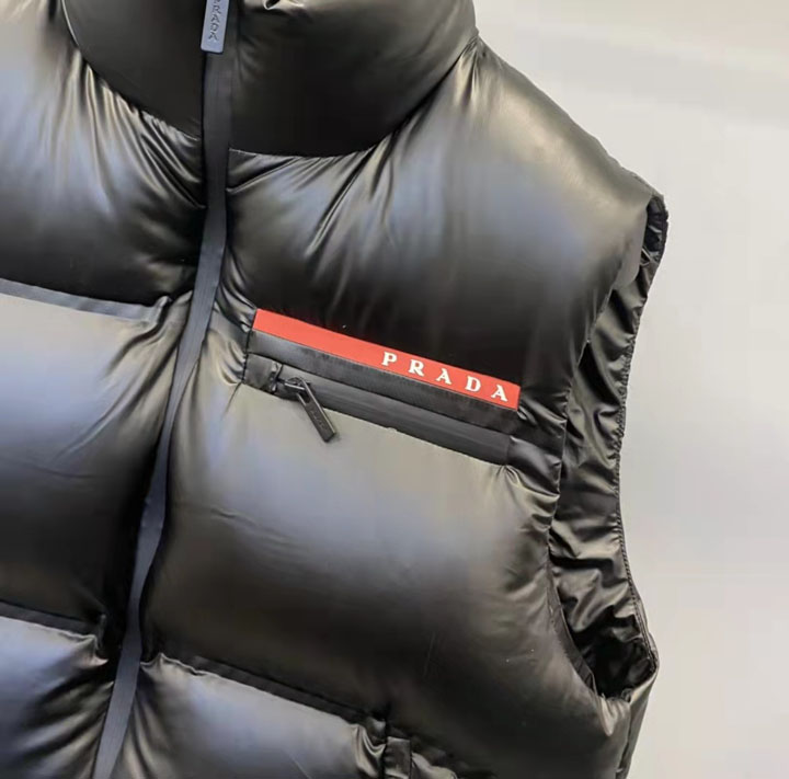PRADA 袖なし ジャケット