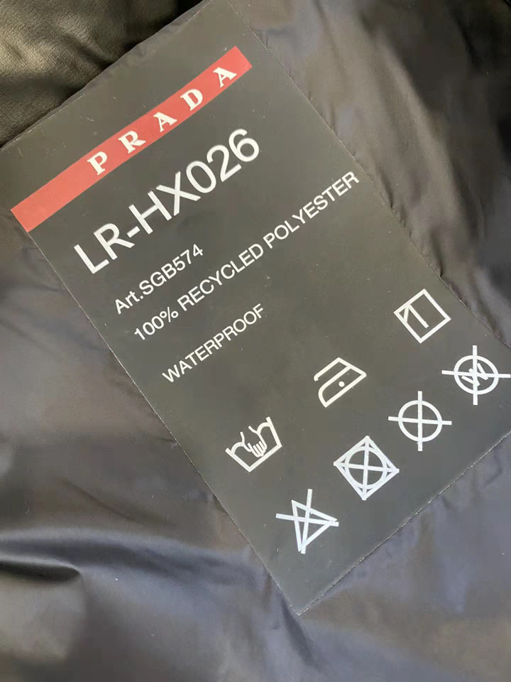 PRADA ショート丈 ダウンベスト