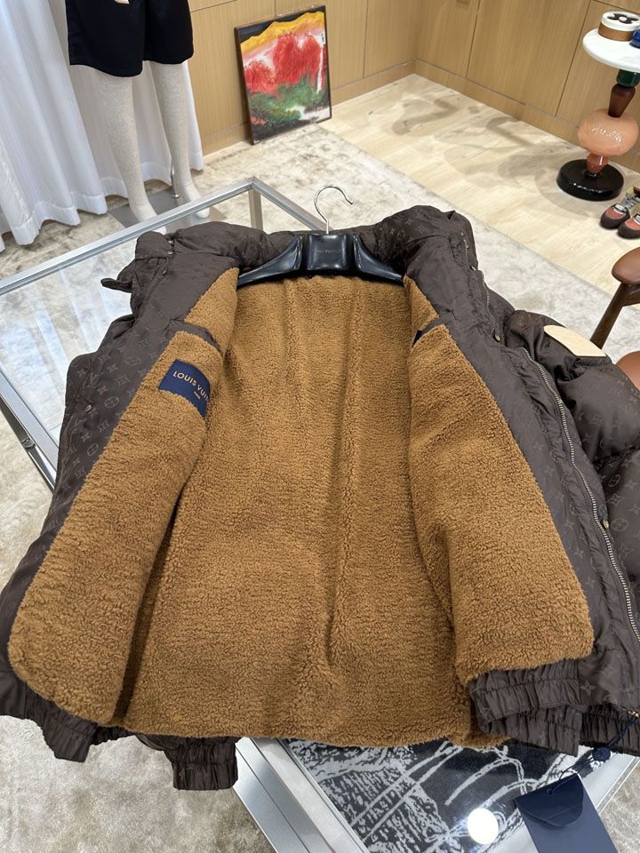ルイヴィトン ダウンブルゾン レザーパッチ