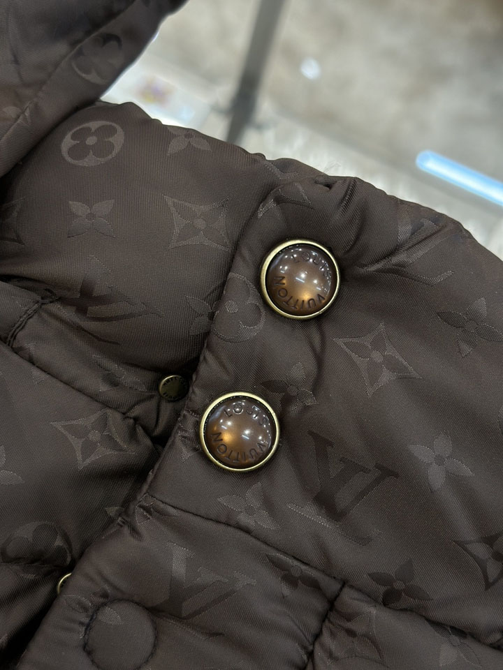 Vuitton ダウンブルゾン 伸縮袖口 裾