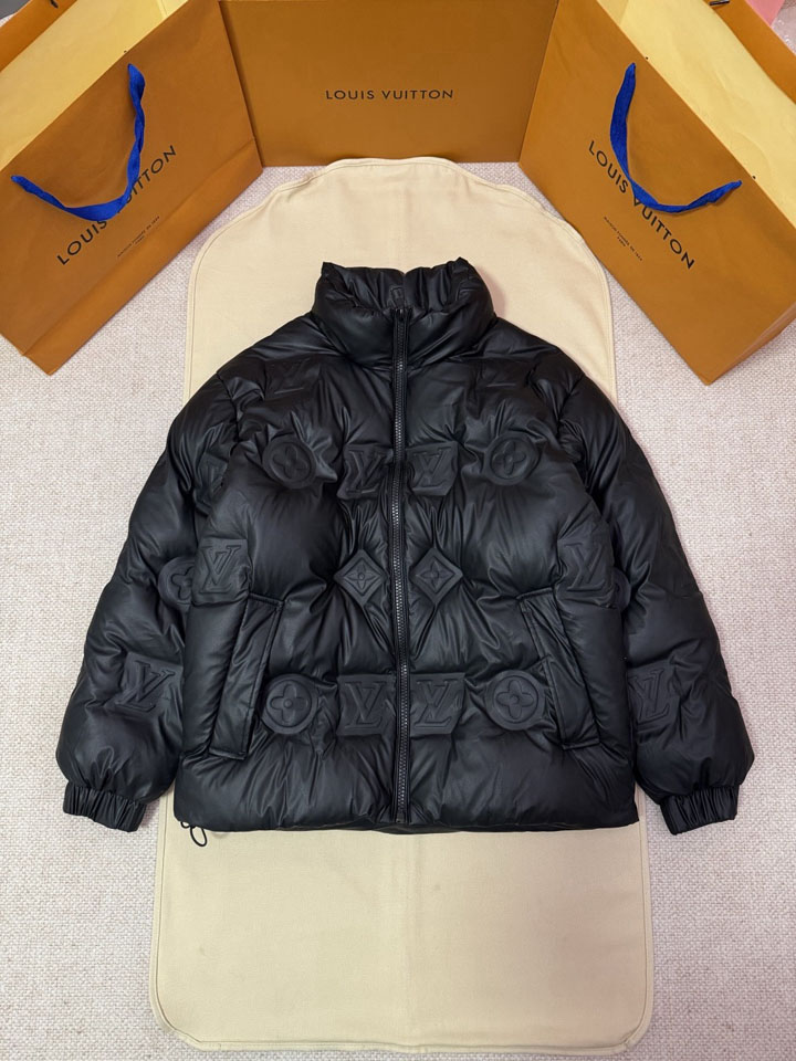LOUIS VUITTON ダウンジャケット