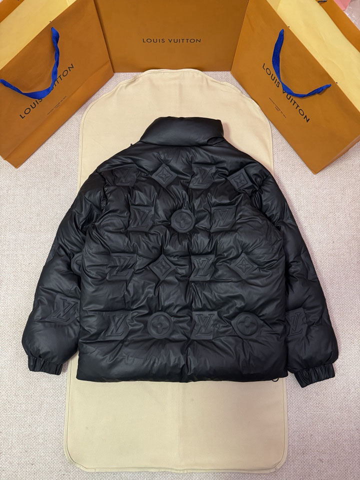 LOUIS VUITTON ショートダウン