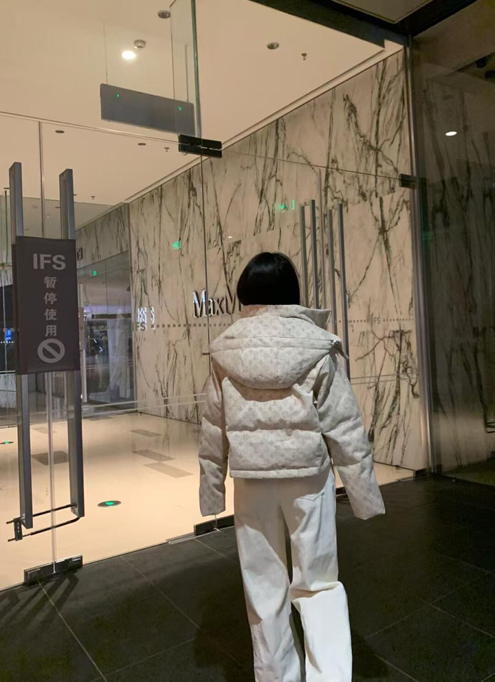 LOUIS VUITTON ショート丈 レディース ダウン