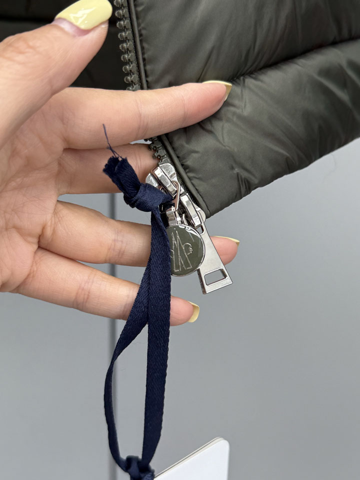 MONCLER レディース ショートダウン 超軽量 スタンドカラー