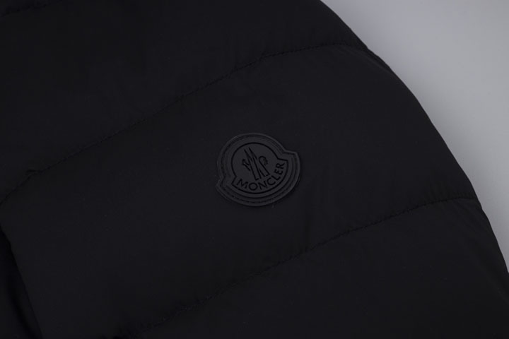 MONCLER ナイロン ロゴ ダウンコート
