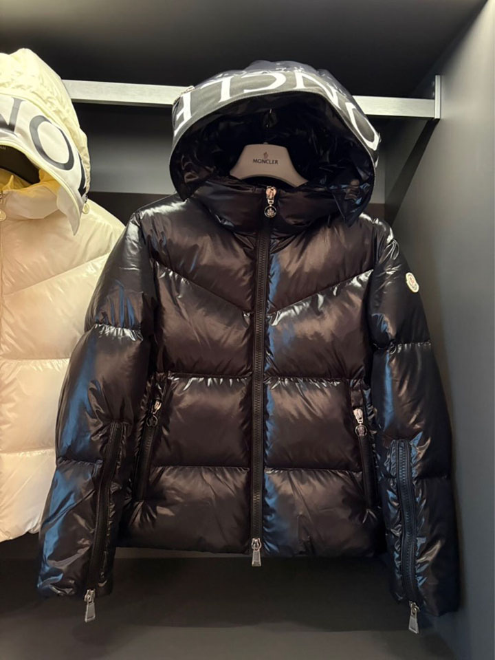 MONCLER 隠し文字 ダウンジャケット