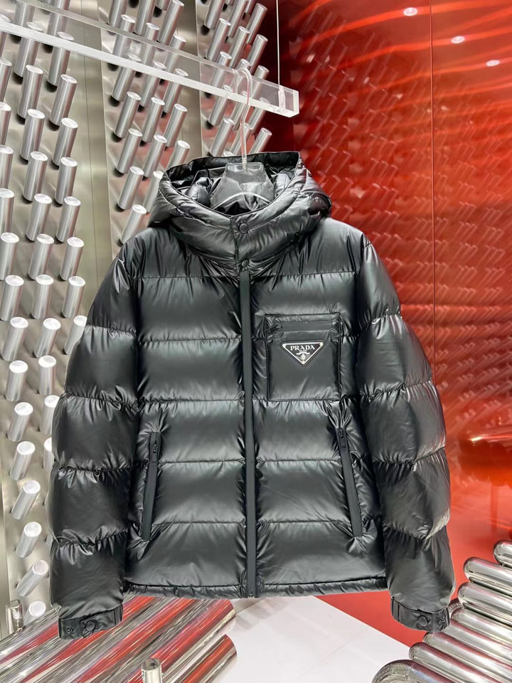PRADA ナイロン ダウンジャケット
