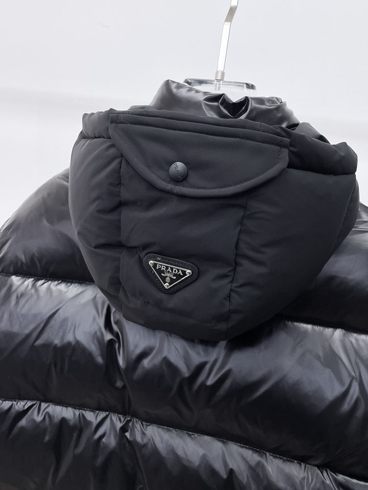 PRADA Re-Nylon ダウンジャケット