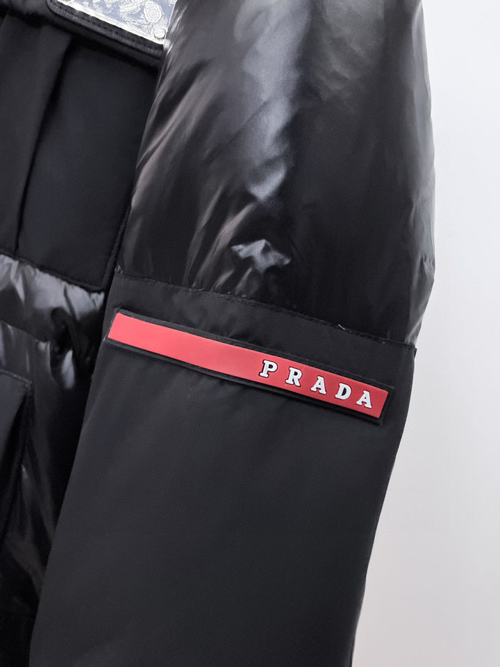 PRADA フード付き ダウンジャケット