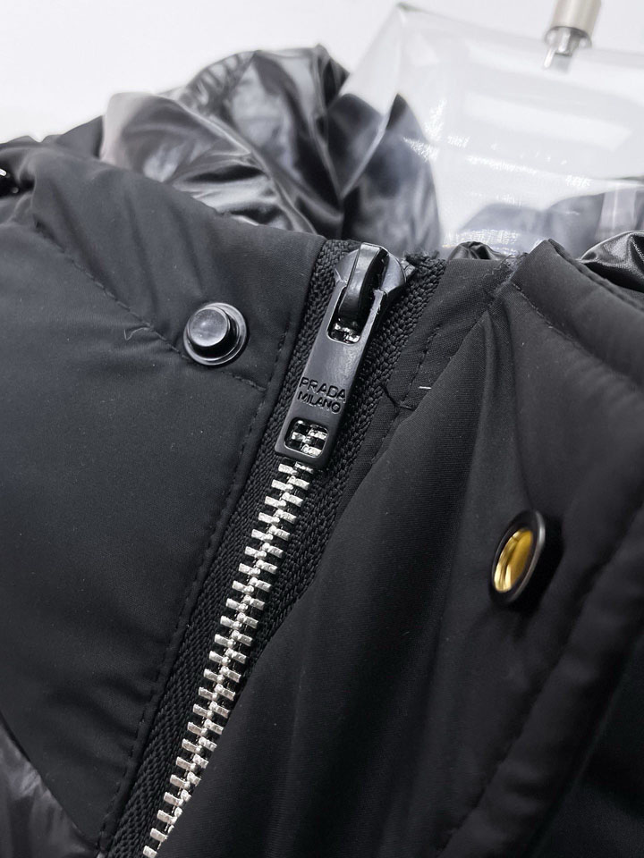 PRADA ポケット付き ダウンコート