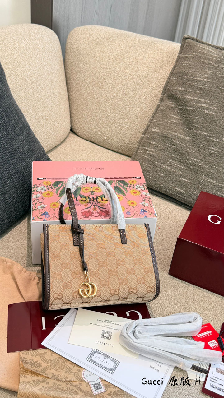 GUCCI ミニ ショルダーバッグ レディース
