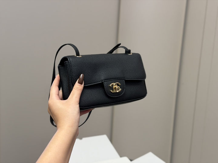 CHANEL ミニ フラップ バッグ