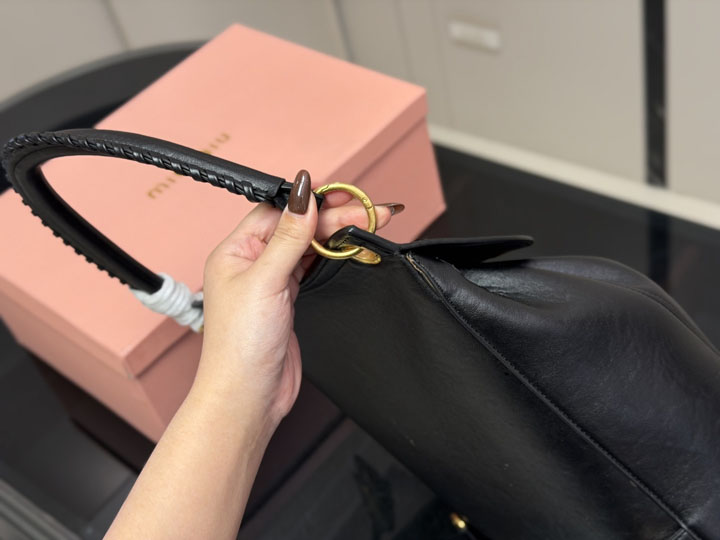 Miu Miu レザー リュックサック