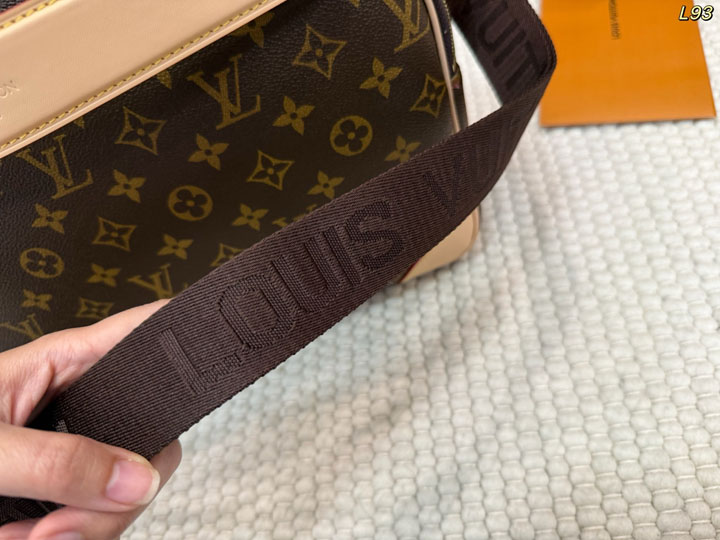 VUITTON ショルダーバッグ レザー ブラウン