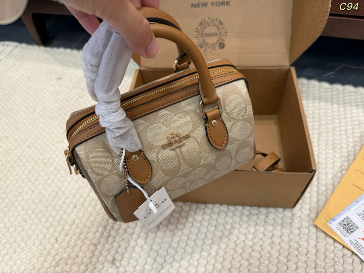 COACH ミニ ボディバッグ