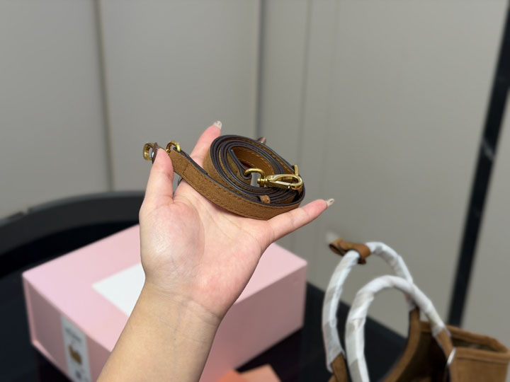 Miu Miu トートバッグ レディース