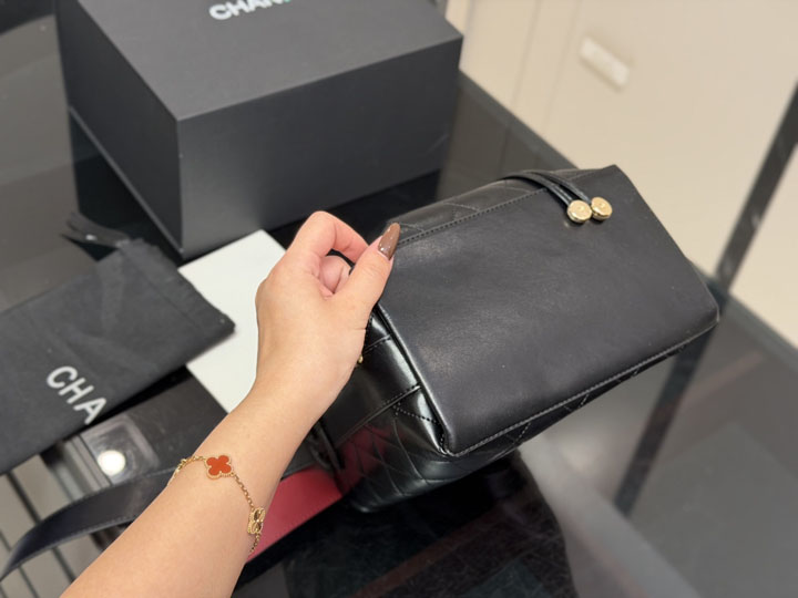 CHANEL ディース ショルダーバッグ