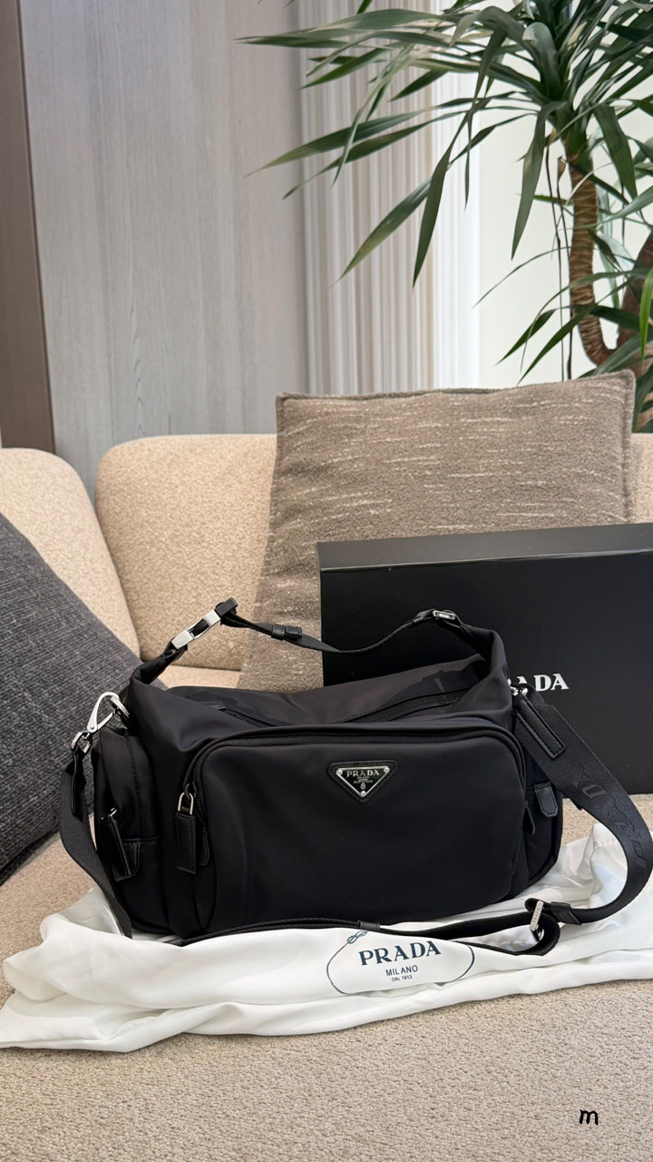 PRADA Re-Nylon ショルダーバッグ