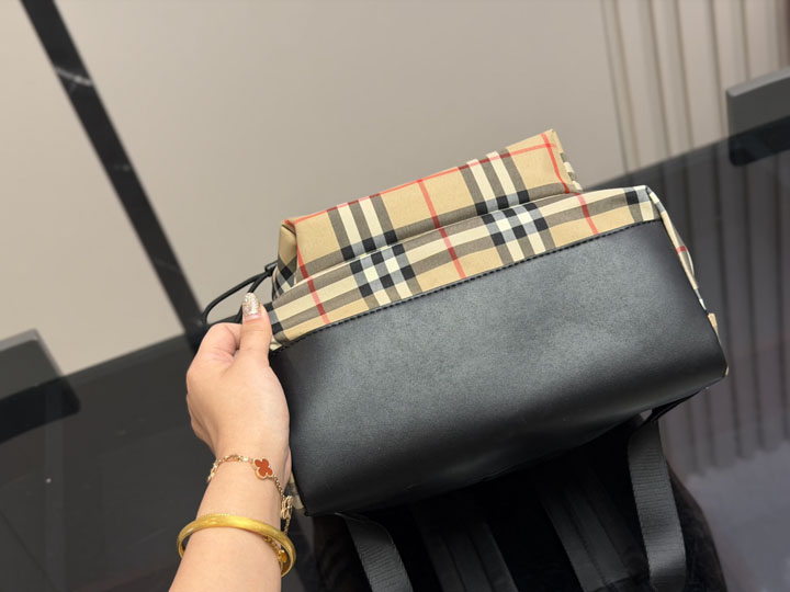 BURBERRY ブラック メンズ リュックサック