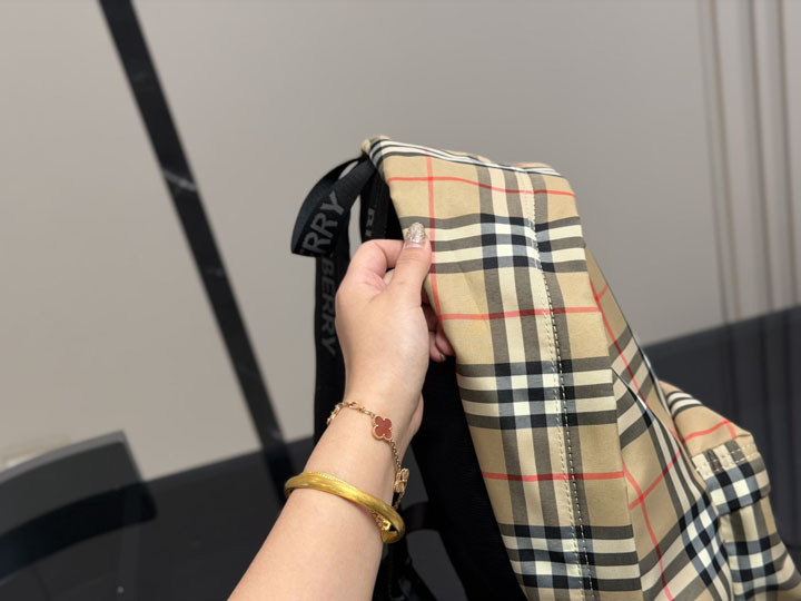 BURBERRY カジュアル リュックサック