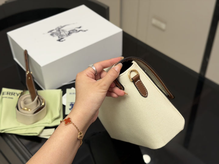 BURBERRY NOTE ミニ バッグ