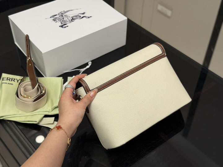 BURBERRY NOTE ショルダーバッグ 女子